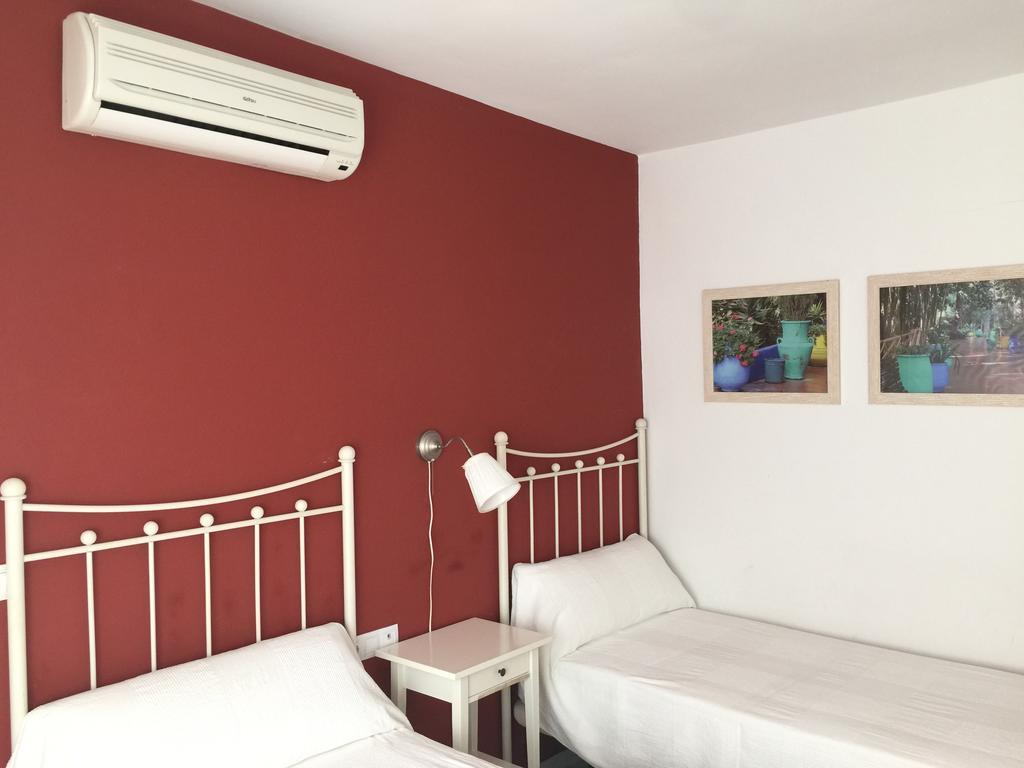Hostal Monteluna Rociana Chambre photo