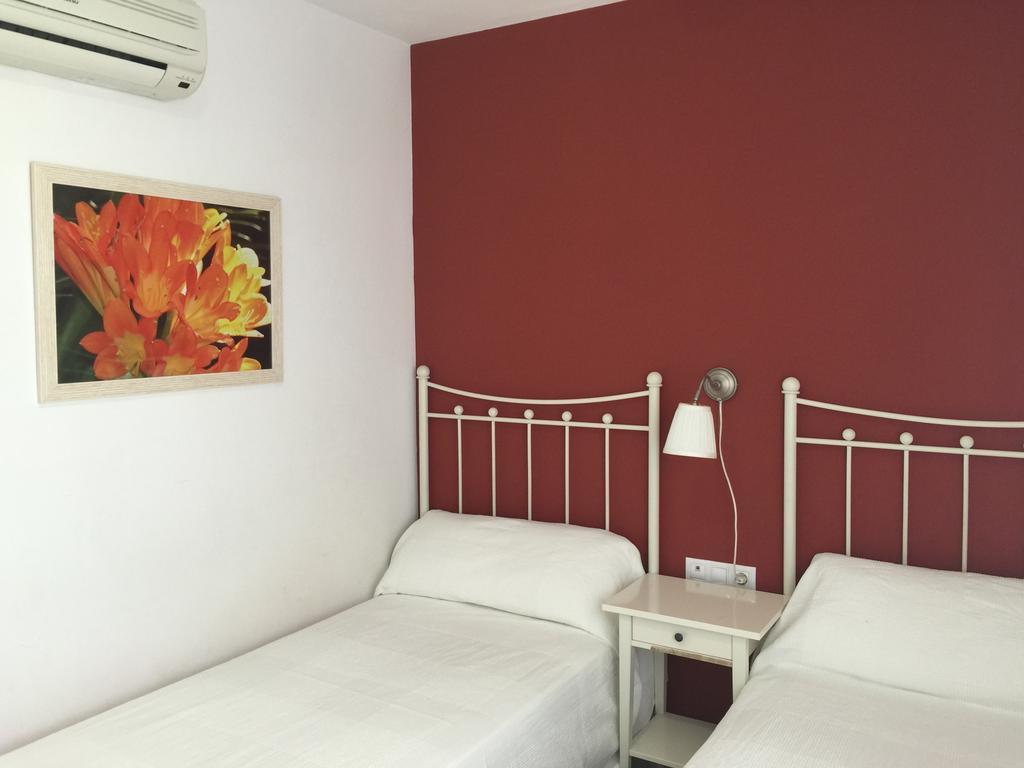 Hostal Monteluna Rociana Chambre photo