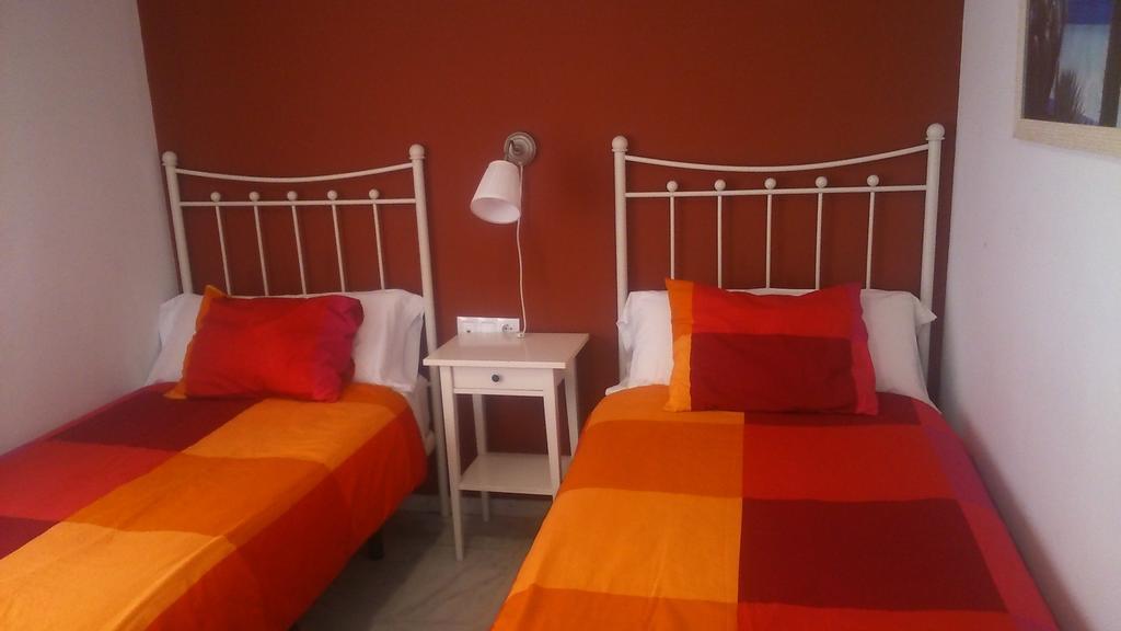 Hostal Monteluna Rociana Chambre photo